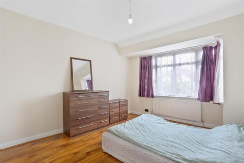 19 Colburn Way, Sutton, SM1 3AU