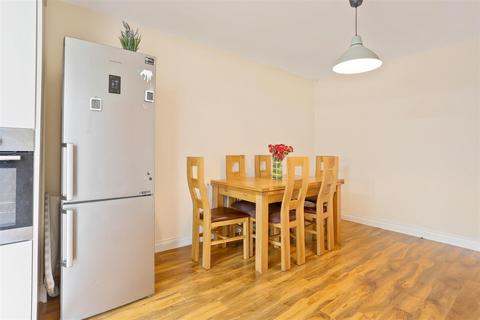 19 Colburn Way, Sutton, SM1 3AU