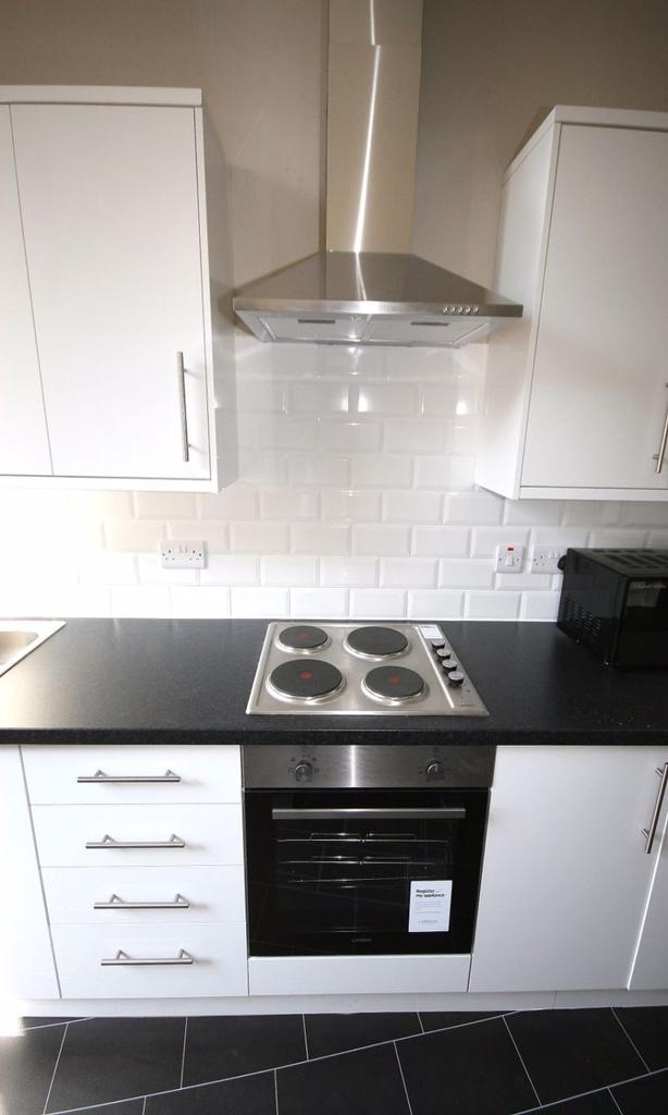 Leven Terrace, Edinburgh 4 bed flat £2,500 pcm (£577 pw)