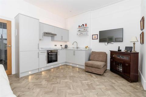 2 bedroom flat for sale - Downview Road, Worthing