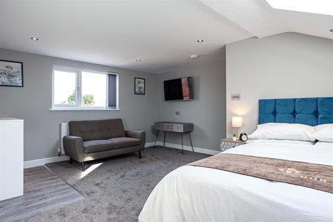 4 bedroom house for sale - Crompton Road, Macclesfield