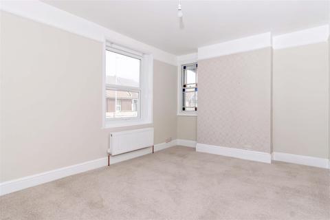 3 bedroom flat for sale - South Street, Tarring