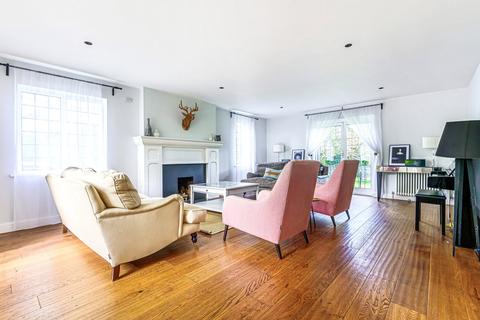22 Abbotswood, Guildford, GU1 1UX