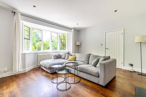 22 Abbotswood, Guildford, GU1 1UX