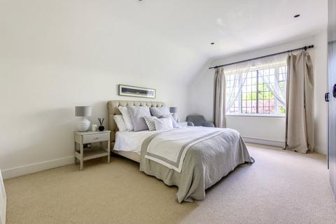 22 Abbotswood, Guildford, GU1 1UX