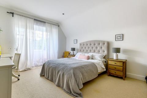 22 Abbotswood, Guildford, GU1 1UX