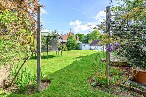 22 Abbotswood, Guildford, GU1 1UX