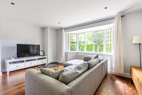 22 Abbotswood, Guildford, GU1 1UX