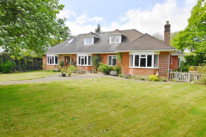 West Moors BH22 0LQ 6 bed house £950,000