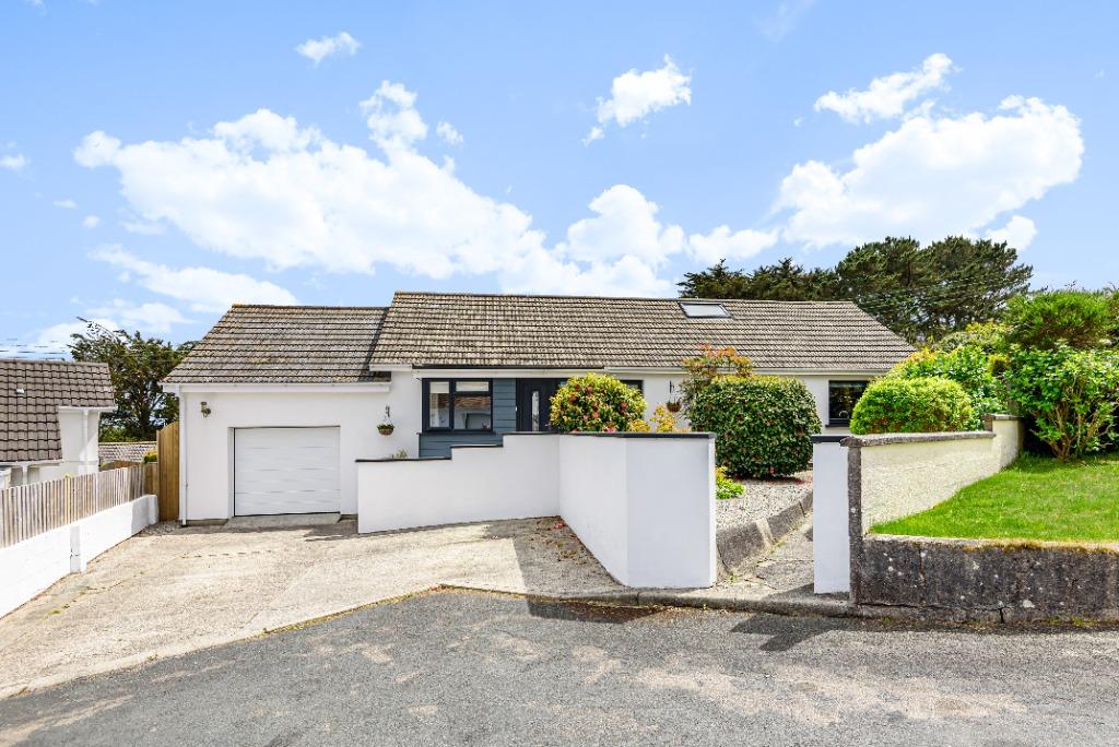 Lanmoor Estate, Lanner, Redruth, TR16 4 bed detached bungalow for sale ...