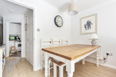 62 Weycombe Road, Haslemere, GU27 1EQ