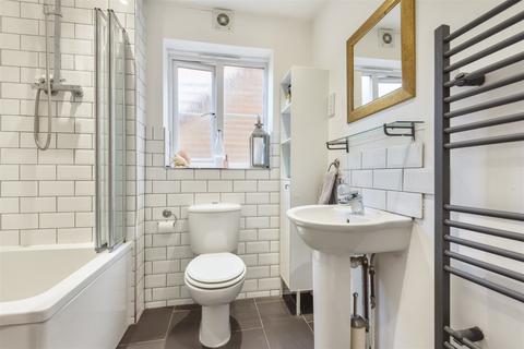 62 Weycombe Road, Haslemere, GU27 1EQ