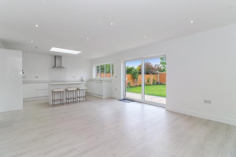3 bedroom detached house for sale - Redheath Close, Leavesden, Watford, Hertfordshire, WD25