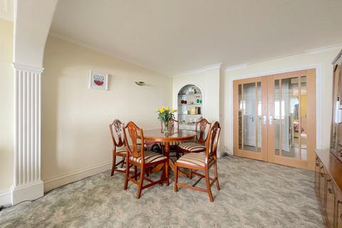 2 bedroom apartment to rent - Higher Lincombe Road, Torquay, Devon, TQ1