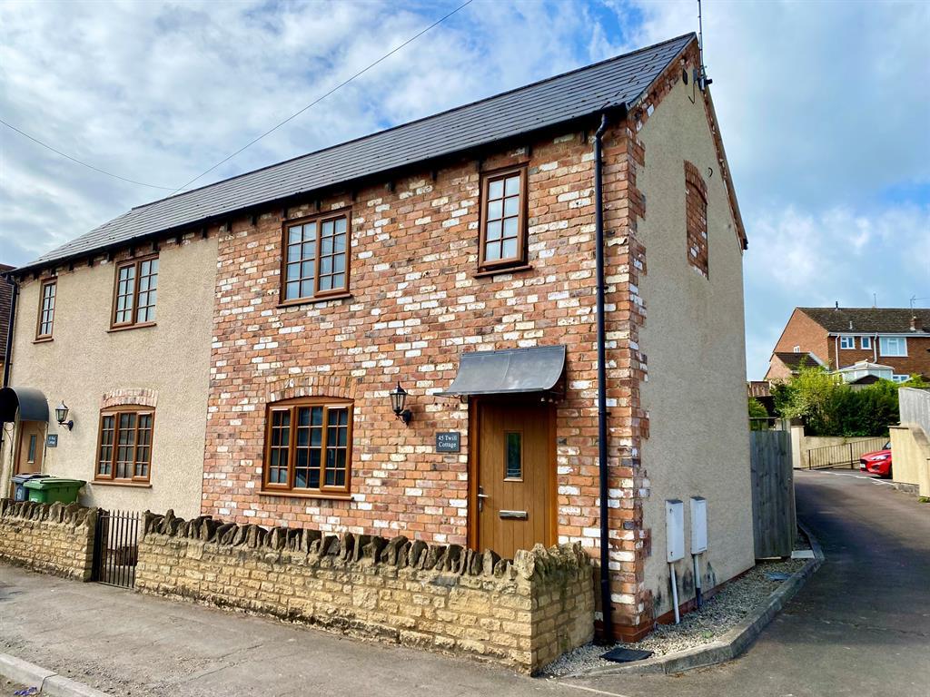 High Street, Cam, Glos, GL11 5LB 2 bed semidetached house £210,000