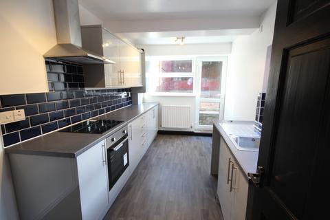 2 bedroom terraced house to rent, Carlton Street, Kettering NN16