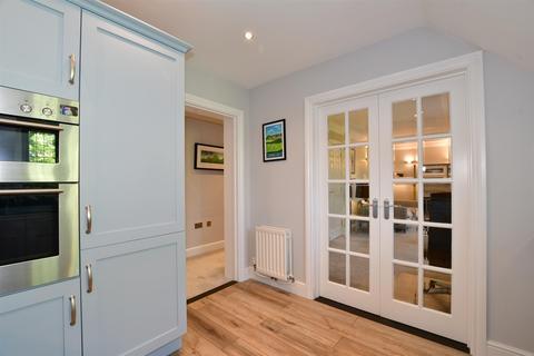 8 Ashurst Place, Dorking, RH4 1QY