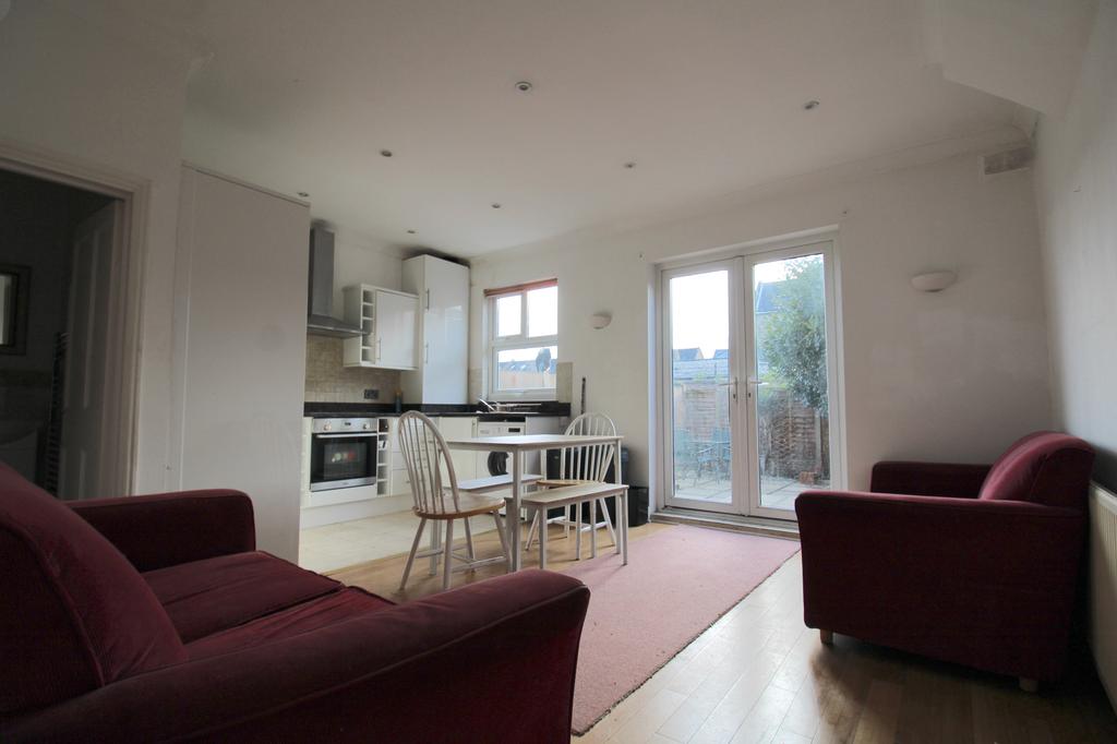 Ashvale Road, London, SW17 4 bed terraced house £2,500 pcm (£577 pw)