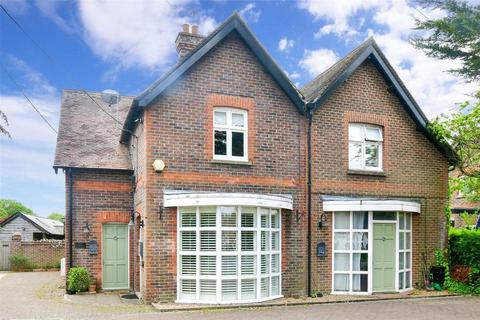 2 bedroom ground floor maisonette for sale - Dawes Green, Leigh, Reigate, Surrey