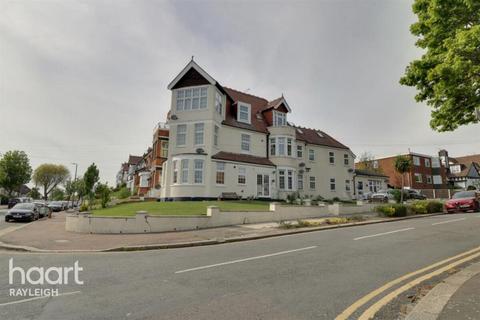 2 bedroom flat to rent, Chadwick Road, Westcliff-on-sea