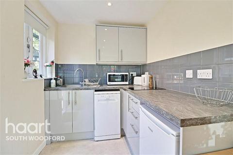 1 bedroom flat to rent, Harts Grove, Woodford Green, IG8