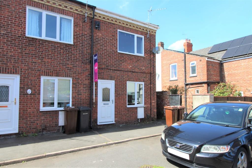 Sidney Street, Lincoln 2 bed end of terrace house £675 pcm (£156 pw)