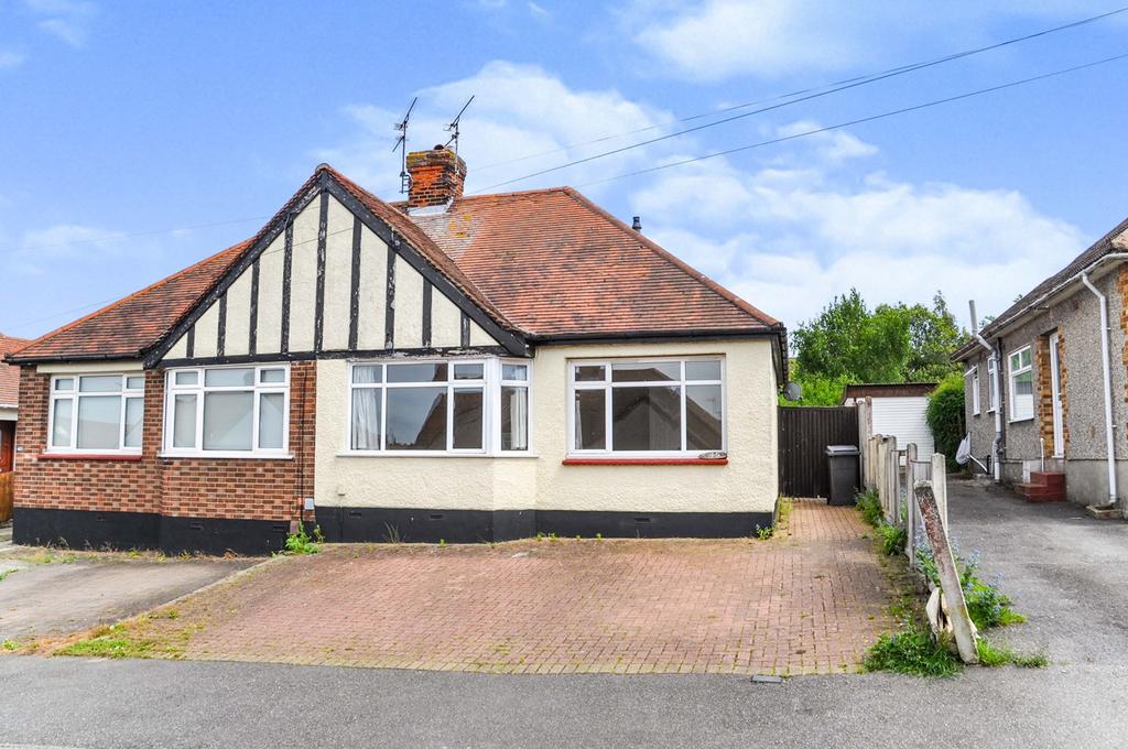 Stewart Road, Chelmsford, CM2 2 bed semidetached bungalow £350,000