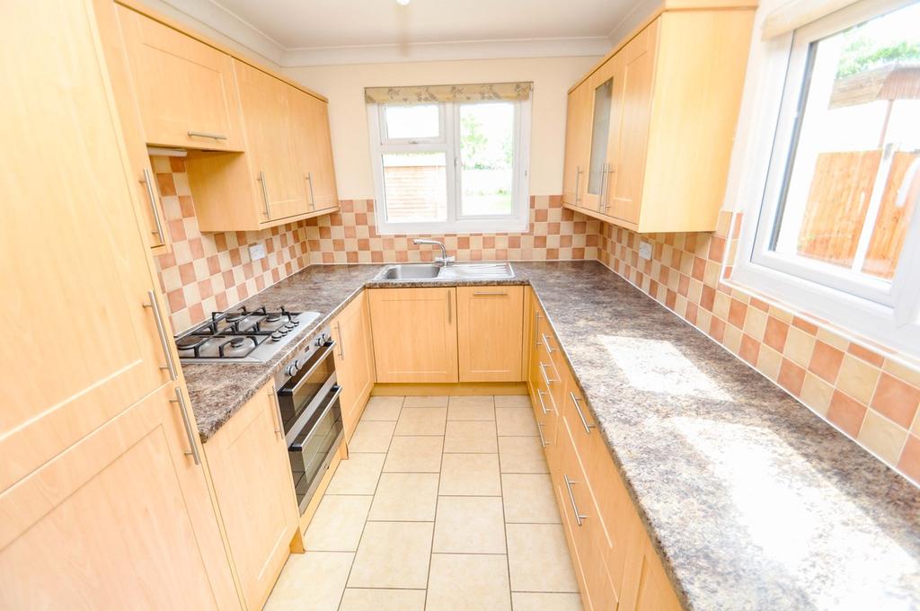 Stewart Road, Chelmsford, CM2 2 bed semidetached bungalow £350,000