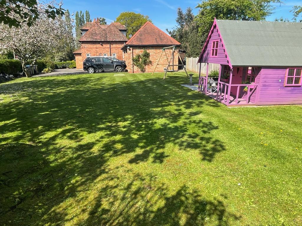 Side garden b
