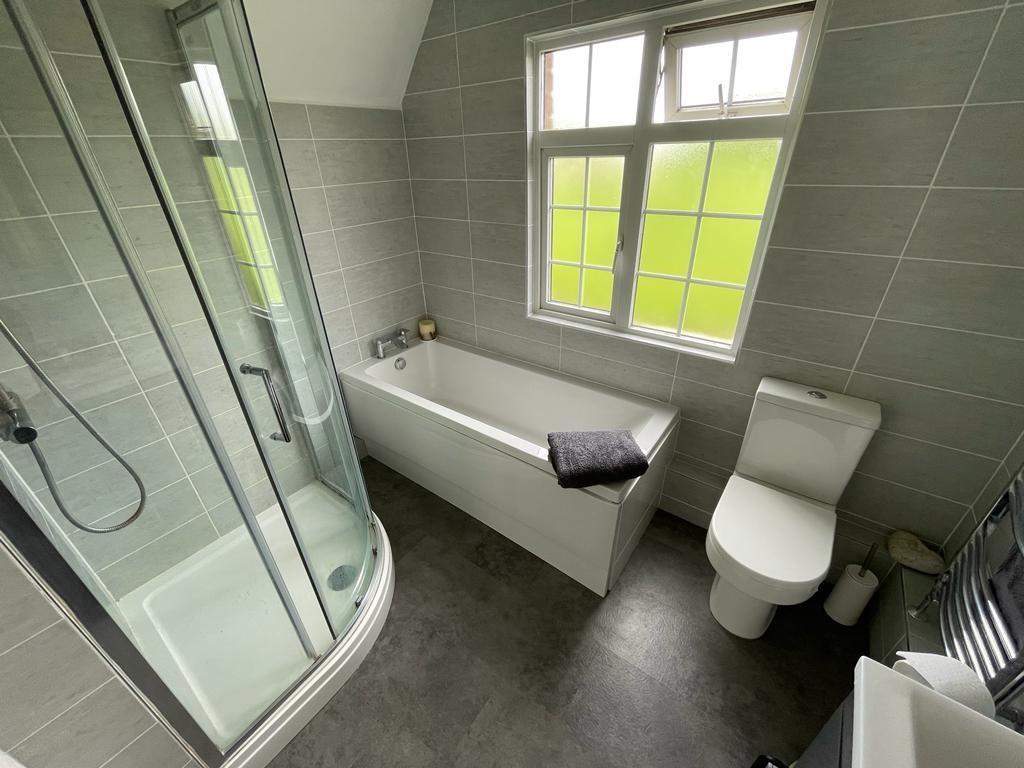 Family bathroom with seperate shower