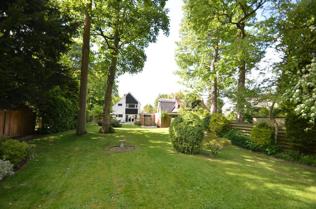 St Johns Road, Moggerhanger, BEDFORD 4 bed detached house for sale £