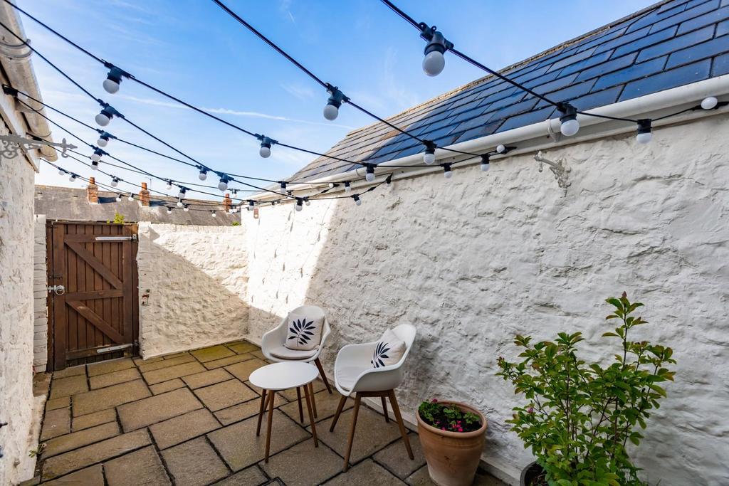 Barrow Hill Terrace, Ashford TN23 4 bed terraced house £375,000