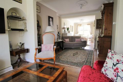 42 Pams Way, Epsom, KT19 0HX