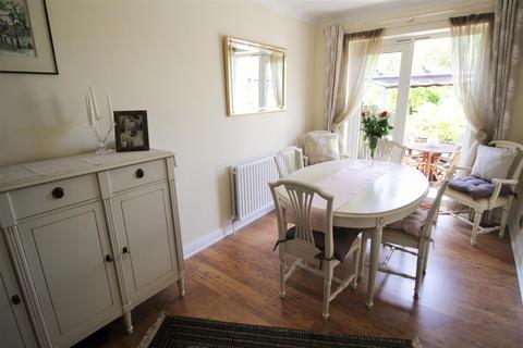 42 Pams Way, Epsom, KT19 0HX