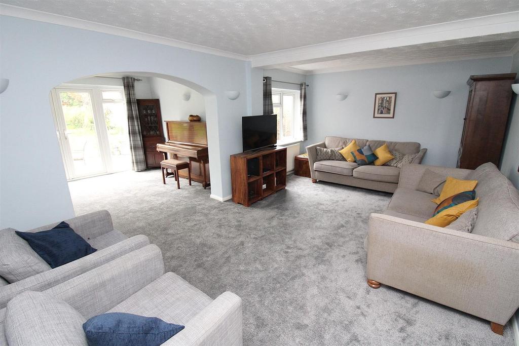 Lodge Avenue, Chelmsford 4 bed detached house £900,000