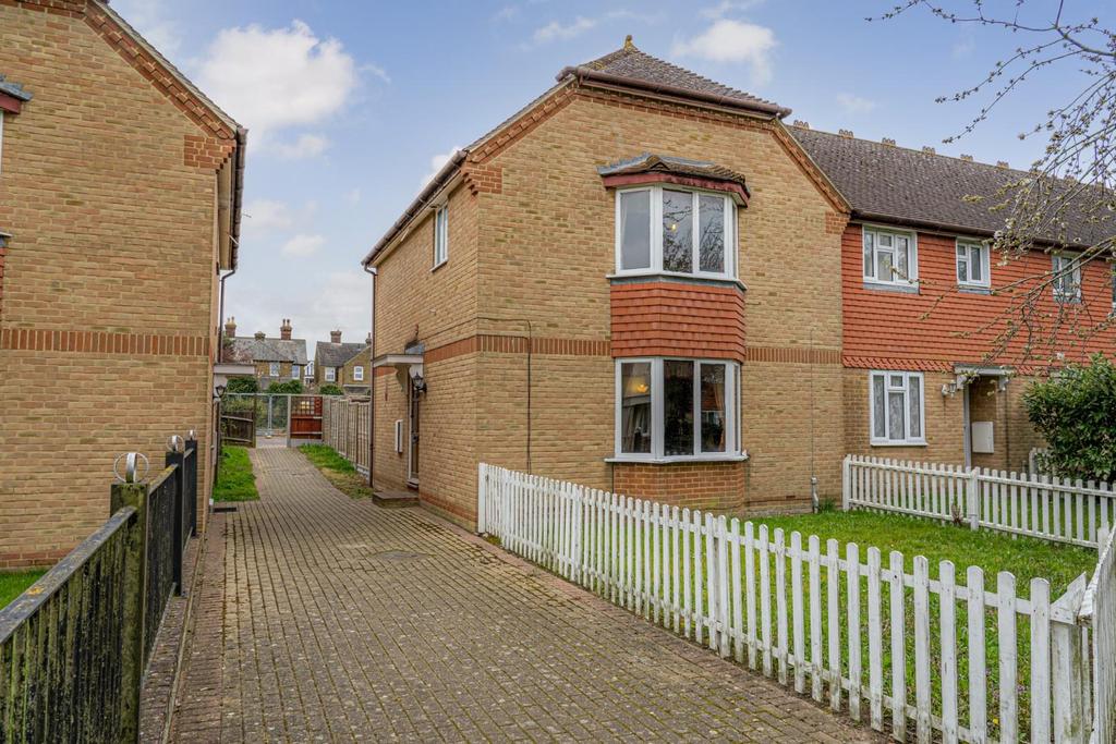Spillett Close, Faversham 3 bed end of terrace house £295,000
