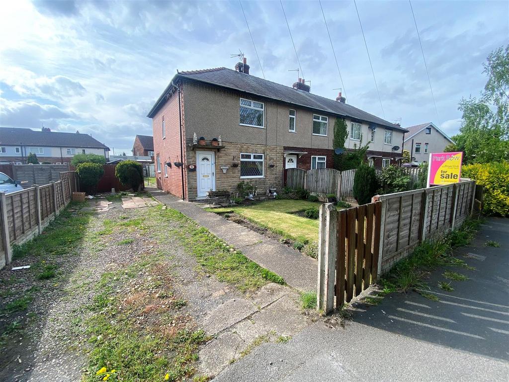 Abbots Road, Selby 4 bed end of terrace house £170,000