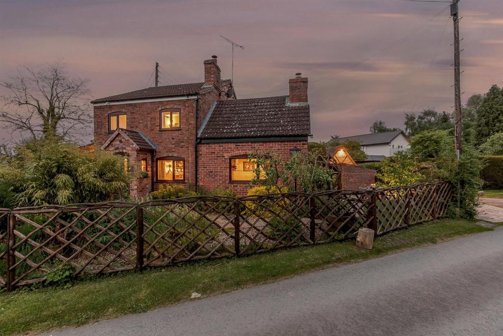 Draycote, Rugby, Warwickshire, CV23 9RB 3 bed character property £500,000