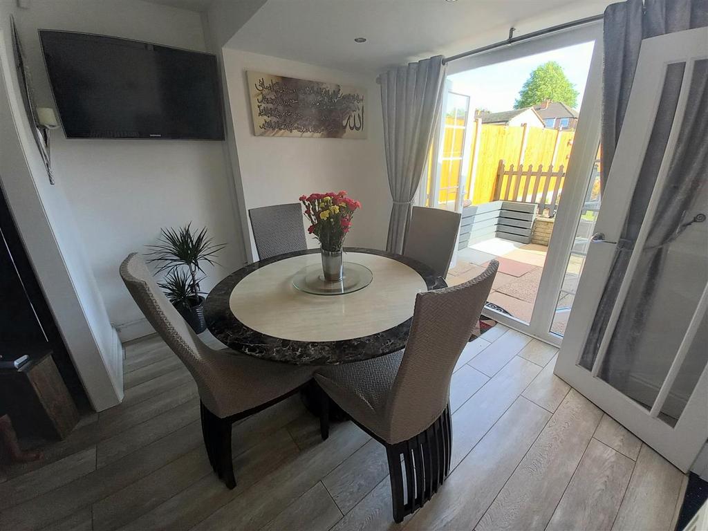 Cranes Park Road, Sheldon, Birmingham 2 bed semidetached house £230,000