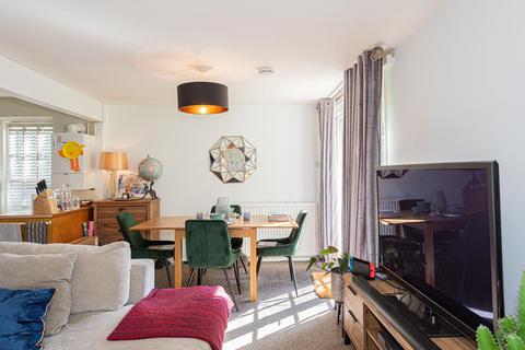 83 Bracken Path, Epsom, KT18 7SZ