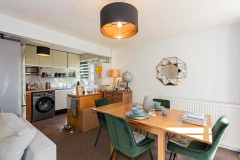 83 Bracken Path, Epsom, KT18 7SZ