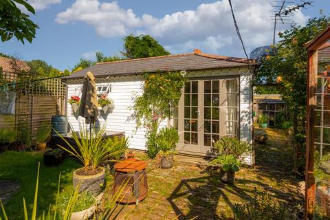 83 Bracken Path, Epsom, KT18 7SZ