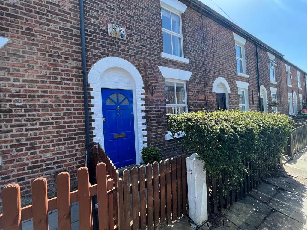 Crossway, Didsbury Village 2 bed terraced house £1,150 pcm (£265 pw)