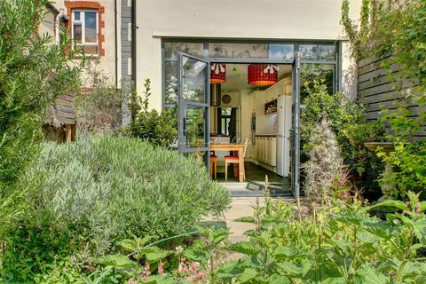 9 Romilly Crescent, Cardiff, CF11 9NP