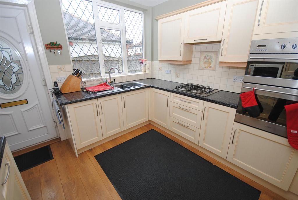 7barrowbyroadkitchen2.JPG