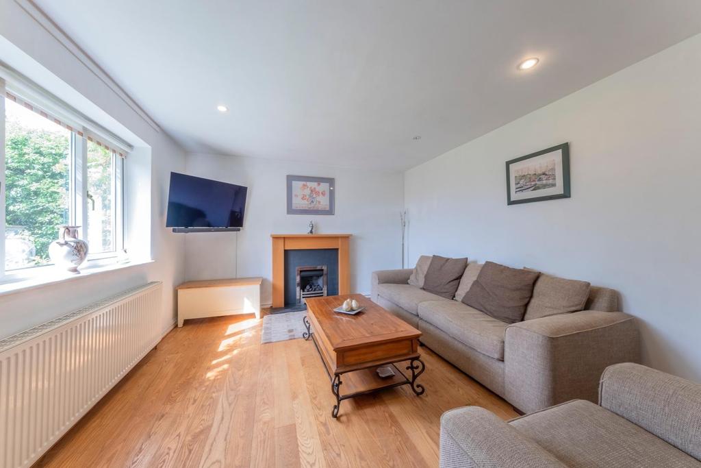 26 Edgewell Lane-007.JPG
