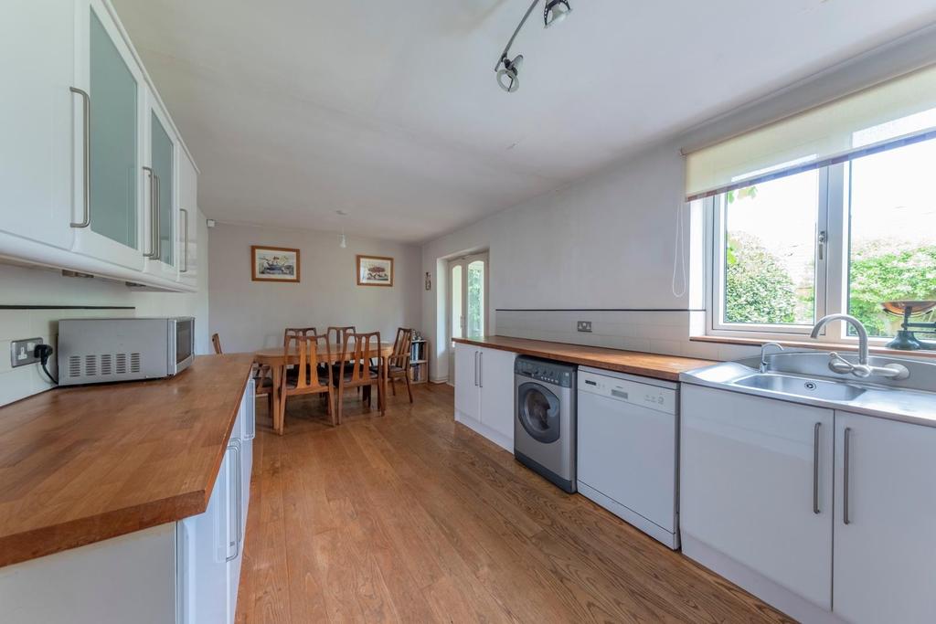 26 Edgewell Lane-001.JPG