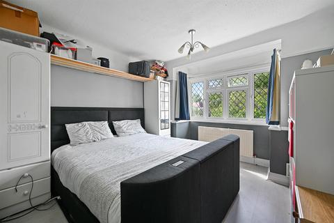 2 bedroom detached bungalow for sale - Claremount Gardens, Epsom