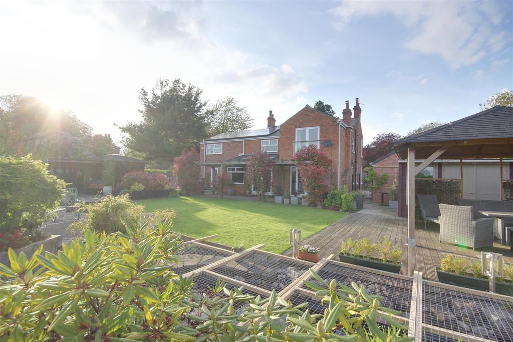 Castle Road, Cottingham 4 bed detached house for sale £599,950