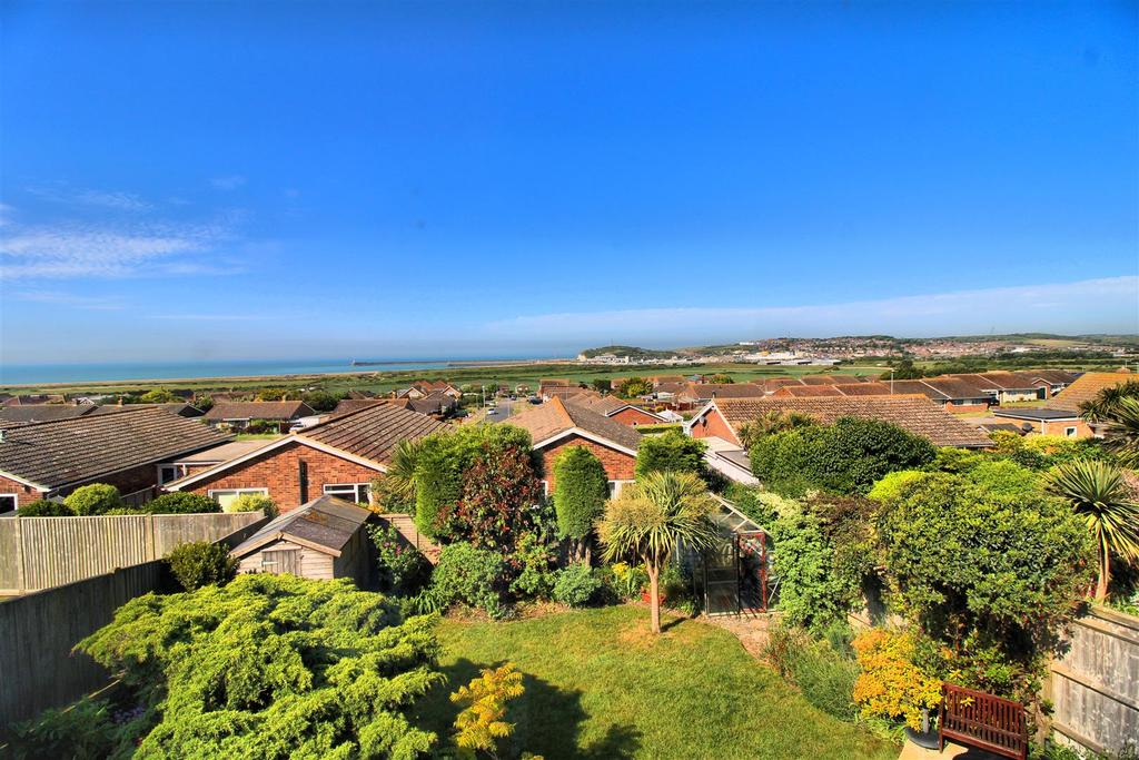 Viking Close, Seaford 4 bed semidetached bungalow £495,000